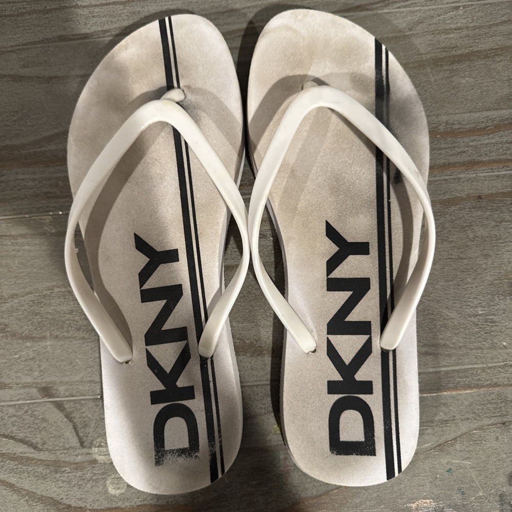New DKNY White Sandals Flip Flops Women's Size 9